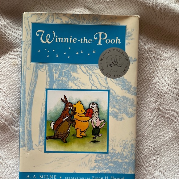 Winnie -the-Pooh Hardcover Collectible Book - Picture 1 of 9